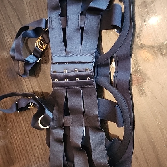 Victoria's Secret Black Strappy Bra with Goldb Accents 36 DD Nwot - Picture 3 of 4